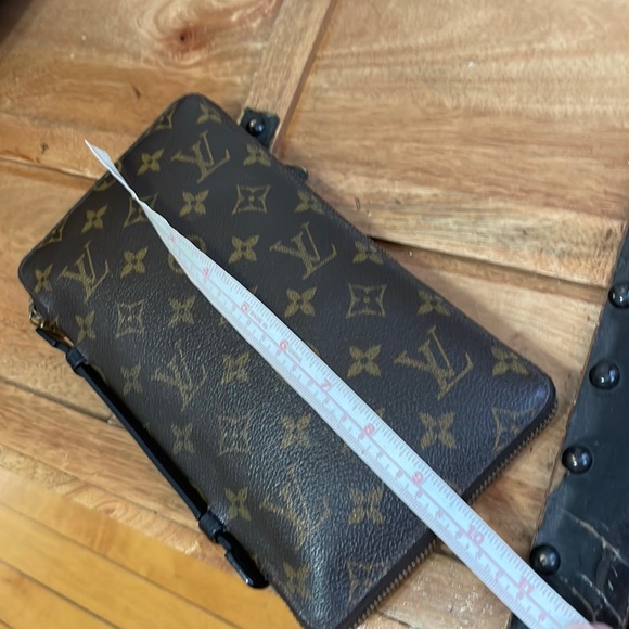 Louis Vuitton Travel Documents Case. - Picture 15 of 16